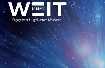 Logo von WeitBlick vor einem Sternenhimmel-Hintergrund.